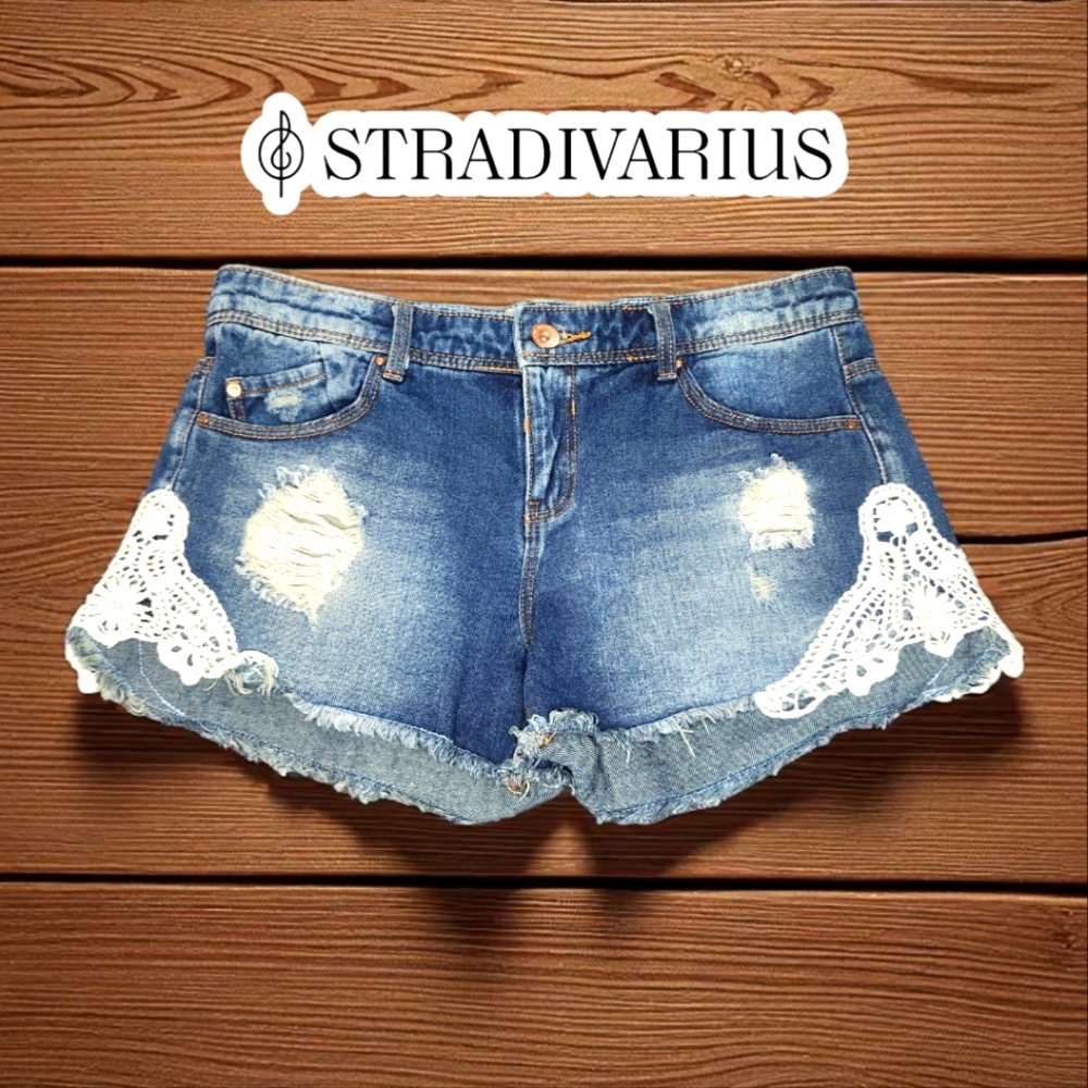 STRADIVARIUS Denim Shorts with White Lace - 4
